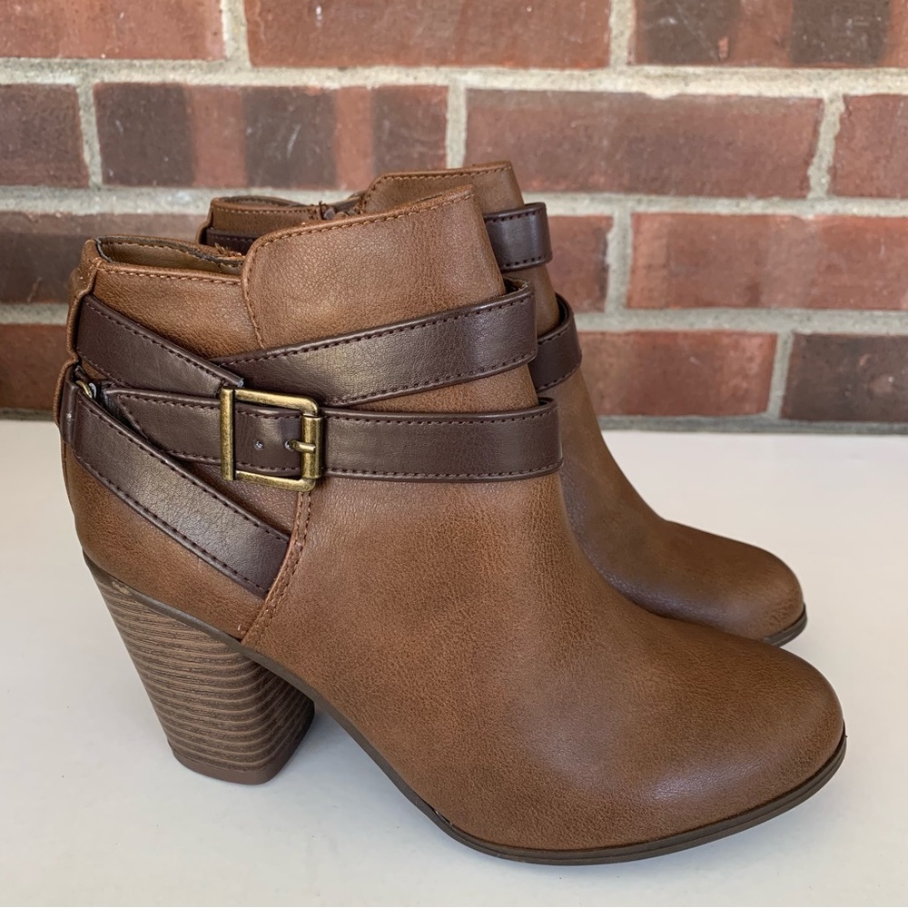 Material Girl Womens Lexia brown Almond Toe Ankle Fashion Boots US 8 M NEW